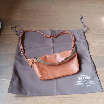 SLOW 가죽 바디백