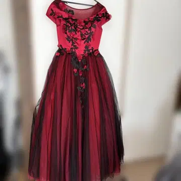 빨간색과 블랙의 플라워 자수 오프숄더 드레스 M부터 L 파티 크리스마스