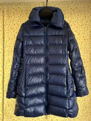 타트라스 다운 자켓 새상품급