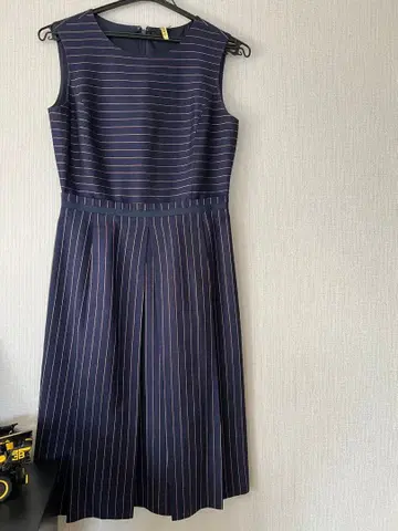 슬리브리스 무릎 기장 원피스 사이즈 36 네이비