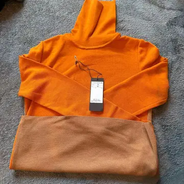 FOXEY 터틀넥 니트