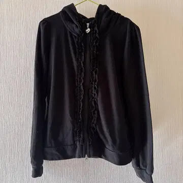 안드라브 프릴 장식 블랙 후드티