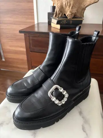 새상품급 DIANA 블랙 가죽 숏부츠