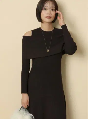오프숄더 레이어드 니트 원피스 아푸와이저 리셰