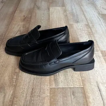 ZARA 스퀘어 밑창 로퍼