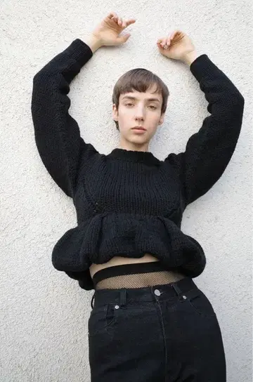 CLANE PEPLUM HAND KNIT TOPS black1