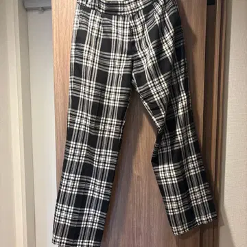 체크 무늬 팬츠 XS 사이즈 블랙 화이트 고샤 루브친스키