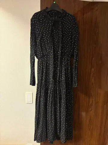 미라 오웬 도트 무늬 보타이 롱 드레스