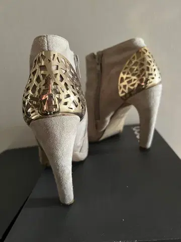 Nine West 스웨이드 하이힐 7 1/2 (24.5cm 작음)