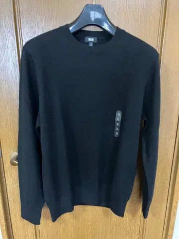 이번 시즌 구매 새상품 유니클로 캐시미어 크루넥 스웨터