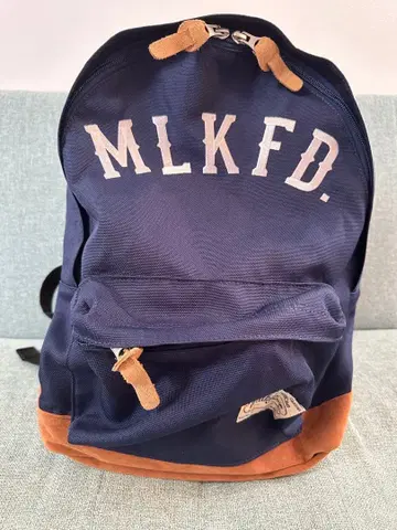 Milkfed 네이비 로고 백팩
