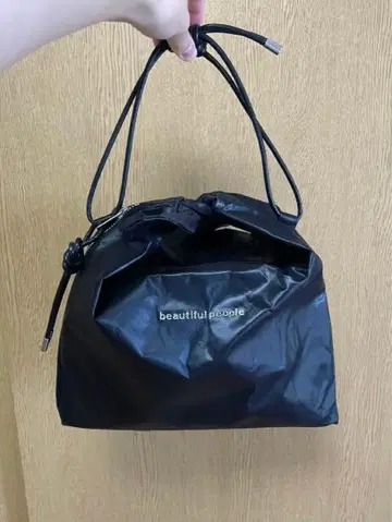 beautiful people 블랙 나일론 핸드백