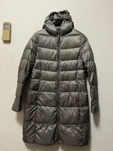 유니클로 울트라 라이트 다운 코트/M 아쉬 베이지 후드 다운 90%