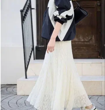 슬로브 이에나 레이스 랜덤 플레어 스커트