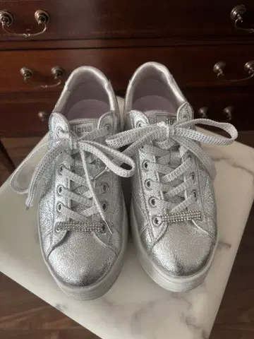 DIANA 플랫폼 스니커즈 실버