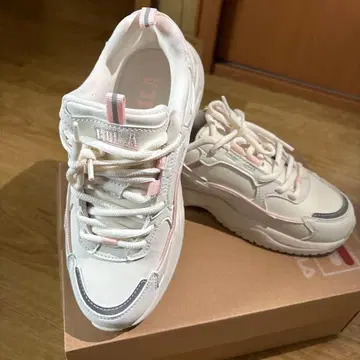 [ 새상품 ] FILA 통굽 스니커즈 화이트/핑크