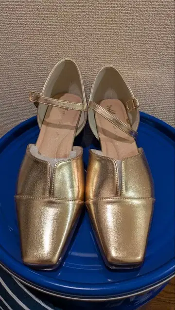 오리엔탈 트래픽 골드 스퀘어토 펌프스