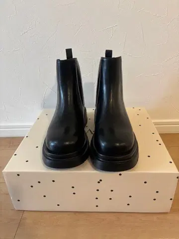 HIAND 블랙 사이드 고어 부츠 통굽