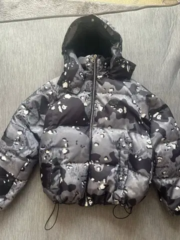 Aape 카모플라쥬 다운 자켓