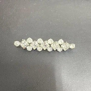 크리스탈 장식 브로치