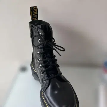 Dr. Martens 블랙 부츠