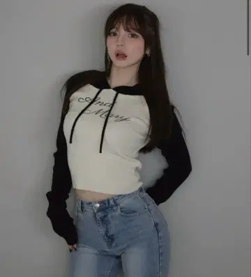 andmary Letter mary logo tops black