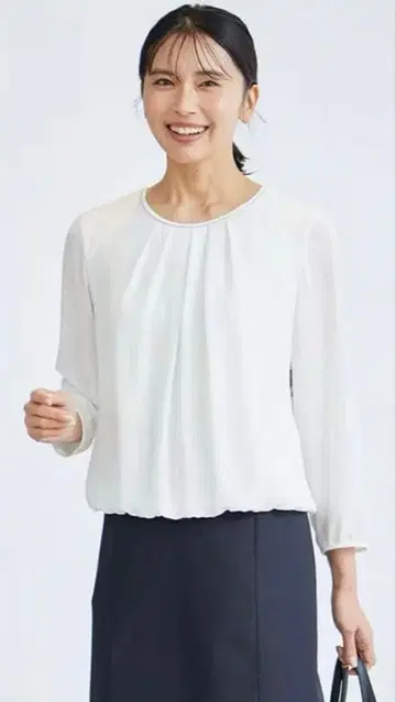 새상품급 실키 데신 볼 체인 티셔츠