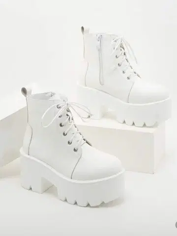화이트 플랫폼 부츠 통굽
