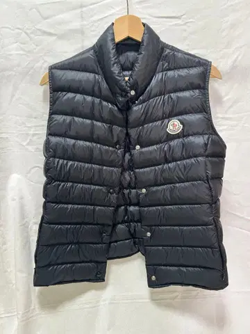 MONCLER 블랙 다운 베스트