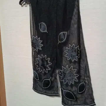 블랙 자수 스톨