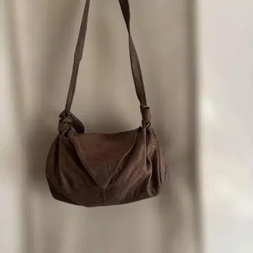 브라운 가죽 숄더백 ( 양가죽 )