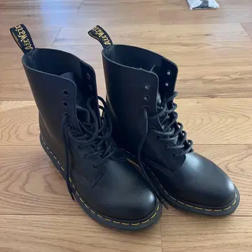 닥터마틴 8홀 부츠 270 24 24.5