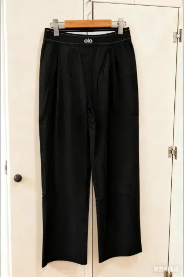 새상품 Alo Yoga 팬츠 하의 트라우저 애로우요가 사이즈 S