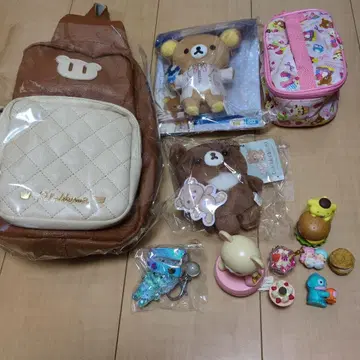 리락쿠마 백팩과 캐릭터 굿즈 세트