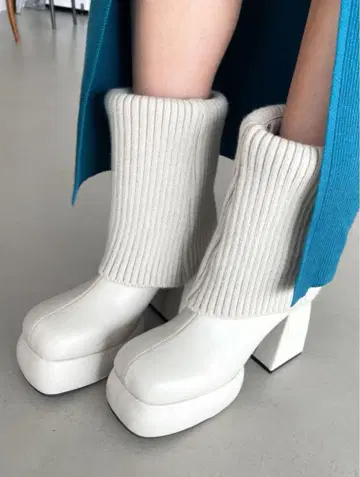 에모다 루즈 커버  부츠 아이보리