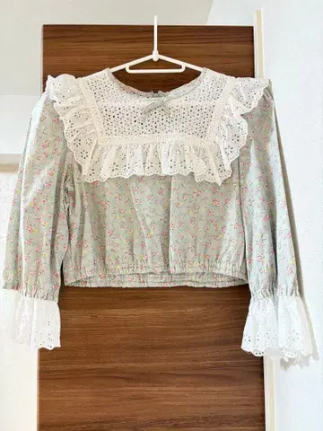 MILK 정원 블라우스