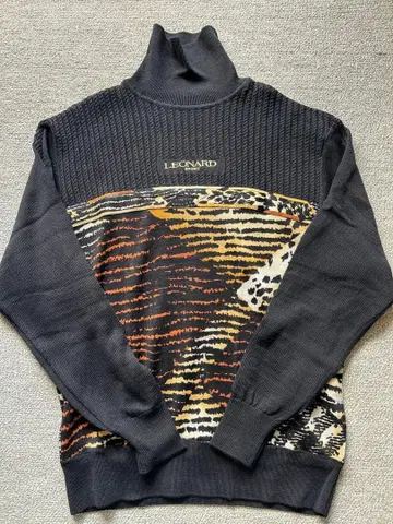 LEONARD 터틀넥 니트 동물 패턴