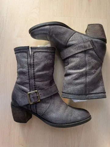 JOHNNY MOKE 숏 그레이 부츠