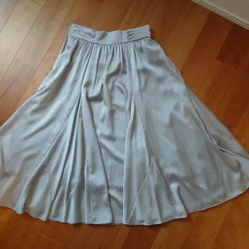 아푸와이저 리셰 Apuweiser-riche 새틴 플레어 스커트