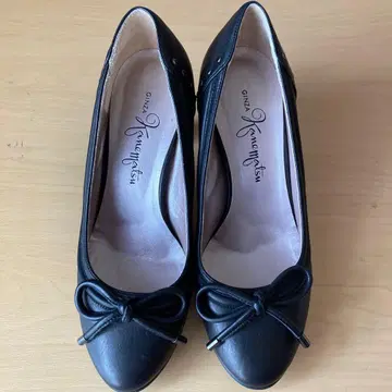 긴자 카네마츠 블랙 펌프스