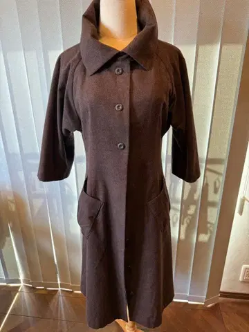 다크 브라운 버튼 코트