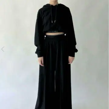 MELT THE LADY 멜트 더 레이디 크롭 후디 후드티