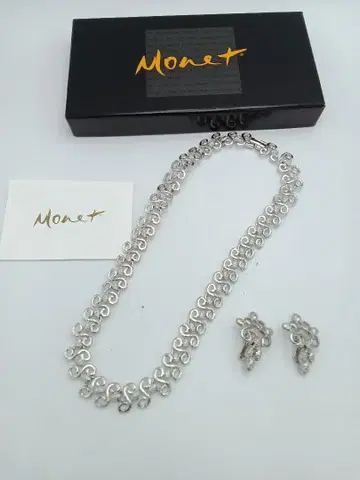 Monet 스와르 디자인 목걸이 귀걸이 세트