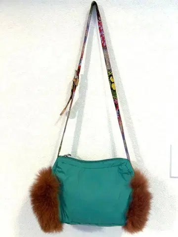 츠모리 치사토 CARRY 퍼 숄더백