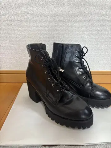 블랙 레이스업 하이힐 부츠