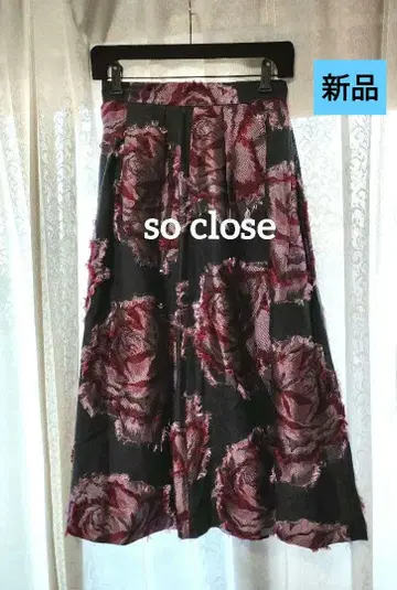 새상품 so close 디노스 장미 패턴 플레어 스커트