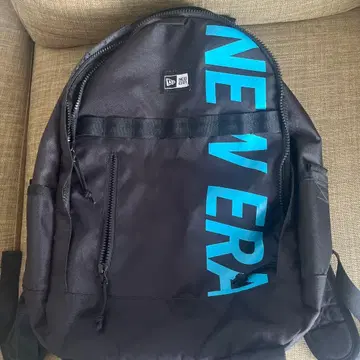 NEW ERA 블랙 백팩
