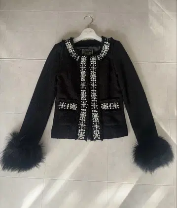 에밀리아 위즈 자켓