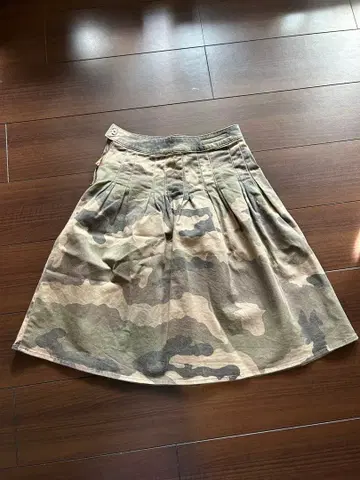 더블 스탠다드 카모 패턴 플레어 스커트