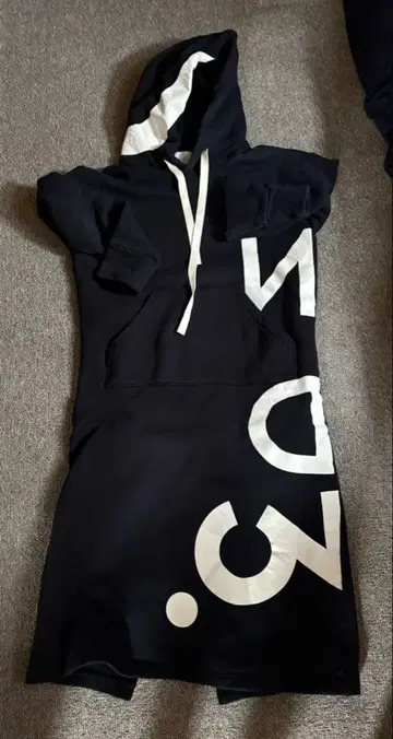 UN3D. 블랙 후드 부착 맨투맨 후드티 원피스